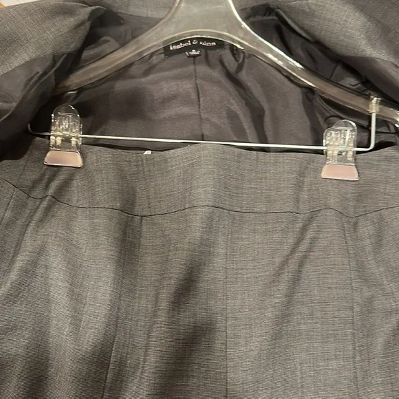 Isabel & Nina suit- jacket + skirt. Size 6/runs big. Polyester rayon wool. Lined - Picture 6 of 9